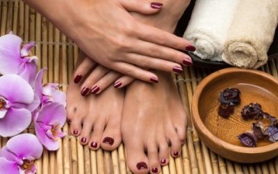 Beauté des pieds anti callosité avec vernis à proximité de Toulouse
